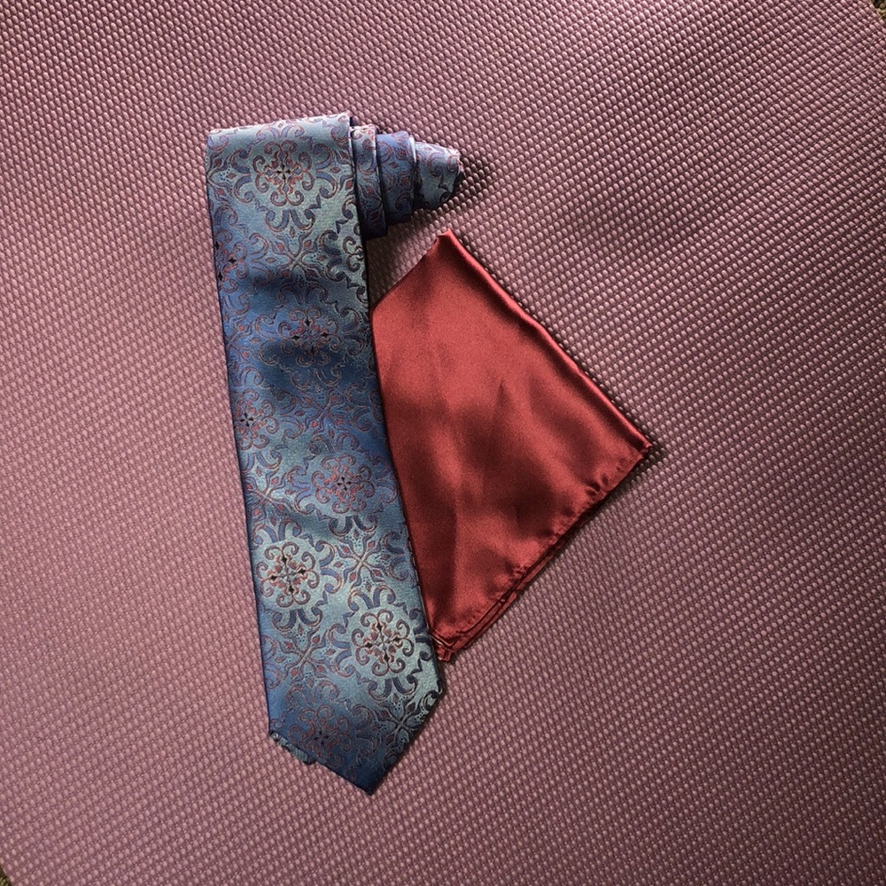 Necktie and pocket square